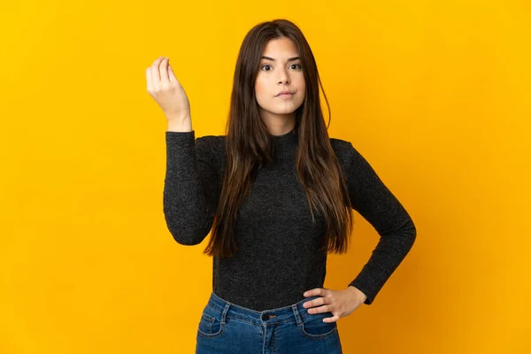 Teenager Brazilské Dívka Izolované Žlutém Pozadí Dělat Italské Gesto — Stock fotografie