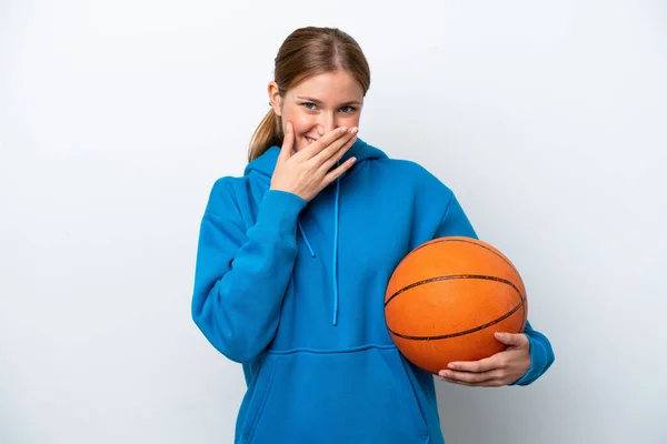 Jovem Caucasiana Jogando Basquete Isolado Fundo Branco Feliz Sorrindo Cobrindo — Fotografia de Stock