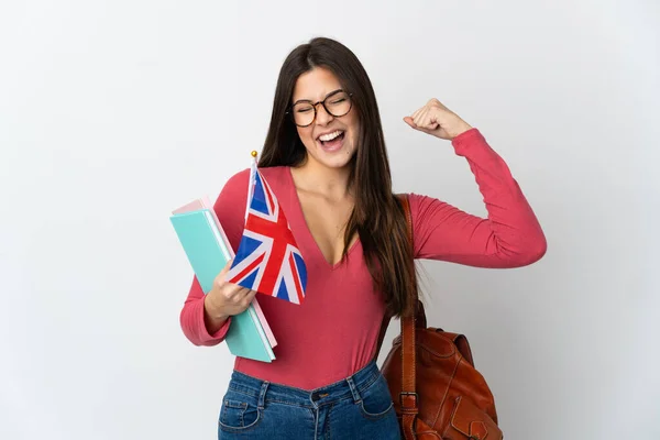 Подростковая Бразилька Флагом Великобритании Белом Фоне Празднует Победу — стоковое фото
