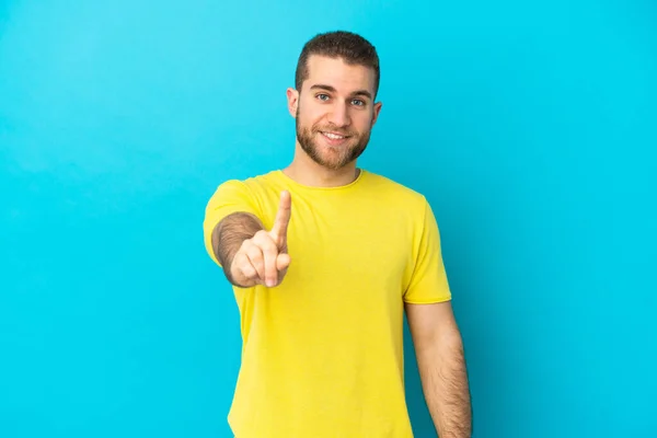 Young Handsome Caucasian Man Isolated Blue Background Showing Lifting Finger — ストック写真