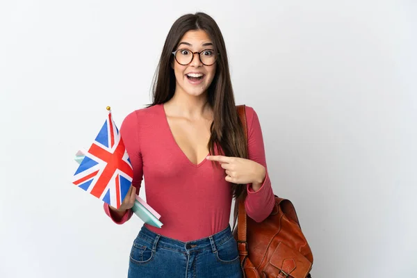 Подростковая Бразильянка Флагом Великобритании Белом Фоне Неожиданным Выражением Лица — стоковое фото
