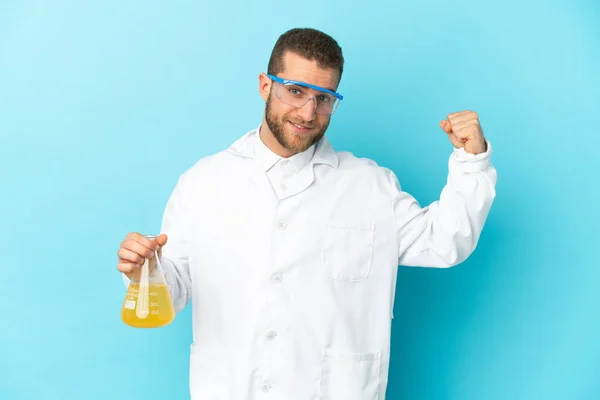 Young Caucasian Scientific Man Isolated Blue Background Doing Strong Gesture —  Fotos de Stock