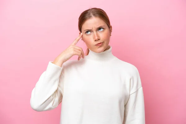 Mujer Joven Caucásica Aislada Sobre Fondo Rosa Haciendo Gesto Locura —  Fotos de Stock