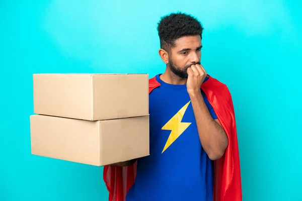 Super Hero Delivery Brazilian Man Isolated Blue Background Having Doubts — Stock Photo, Image