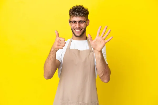 Restaurant Waiter Blonde Man Isolated Yellow Background Counting Six Fingers — Fotografia de Stock