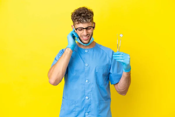 Dentist Blonde Man Holding Tools Isolated Background Frustrated Covering Ears — Fotografia de Stock