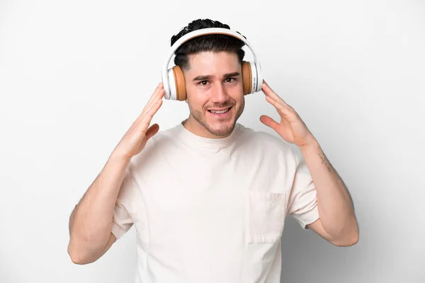 Jonge Blanke Man Geïsoleerd Witte Achtergrond Luisteren Muziek — Stockfoto