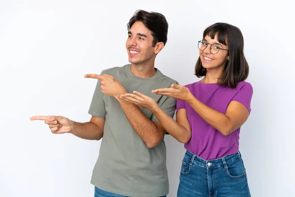 Giovane Coppia Isolata Sfondo Bianco Isolato Allungando Mani Lato Invitare — Foto Stock