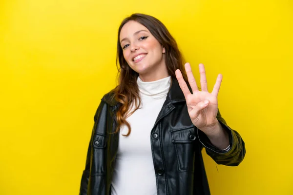 Junge Kaukasische Frau Isoliert Auf Gelbem Hintergrund Glücklich Und Zählt — Stockfoto