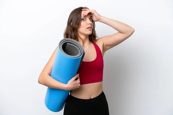 Joven Mujer Caucásica Deportiva Yendo Clases Yoga Mientras Sostiene Una —  Fotos de Stock