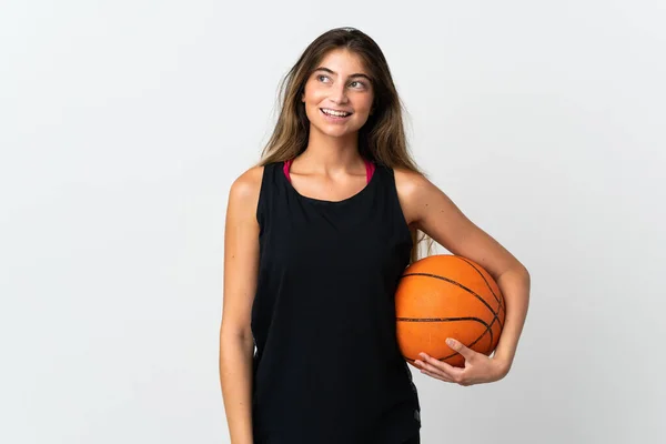 Jovem Mulher Caucasiana Isolada Fundo Branco Jogando Basquete — Fotografia de Stock