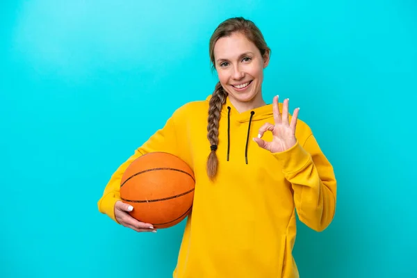 Young Caucasian Woman Isolated Blue Background Playing Basketball Making Sign — Fotografia de Stock