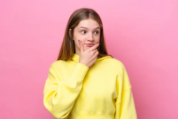 Teenager Russian Girl Isolated Pink Background Thinking Idea While Looking — Stock Photo, Image