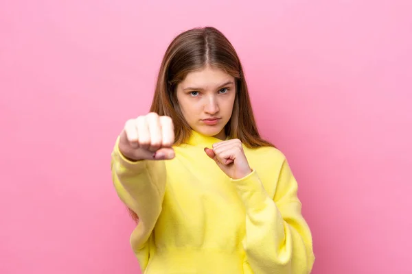 Teenager Russian Girl Isolated Pink Background Fighting Gesture — Stock fotografie