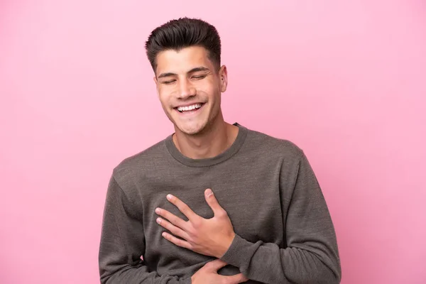 Νεαρός Καυκάσιος Άνδρας Απομονωμένος Ροζ Φόντο Χαμογελώντας Πολύ — Φωτογραφία Αρχείου