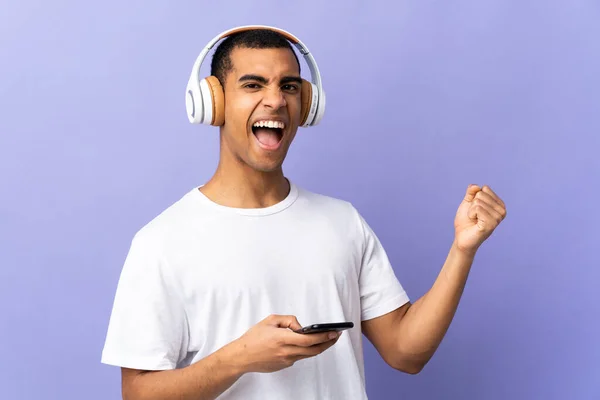 African American Man Isolated Purple Background Listening Music Doing Guitar — ストック写真