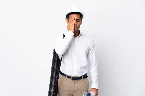 Afroamerikansk Arkitekt Man Med Hjälm Och Hålla Ritningar Över Isolerade — Stockfoto