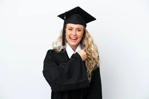 Üniversiteden Mezun Genç Bir Kadın Beyaz Arka Planda Zaferi Kutluyor — Stok fotoğraf