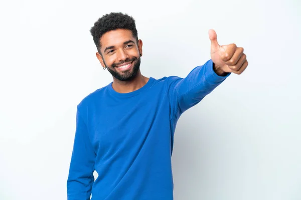 Ung Brasiliansk Man Isolerad Vit Bakgrund Ger Tummen Upp Gest — Stockfoto