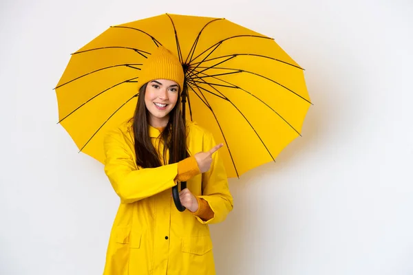 Jovem Brasileira Com Capa Impermeável Guarda Chuva Isolada Fundo Branco — Fotografia de Stock