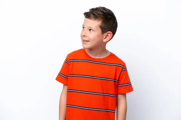 Niño Aislado Sobre Fondo Blanco Mirando Hacia Lado Sonriendo —  Fotos de Stock