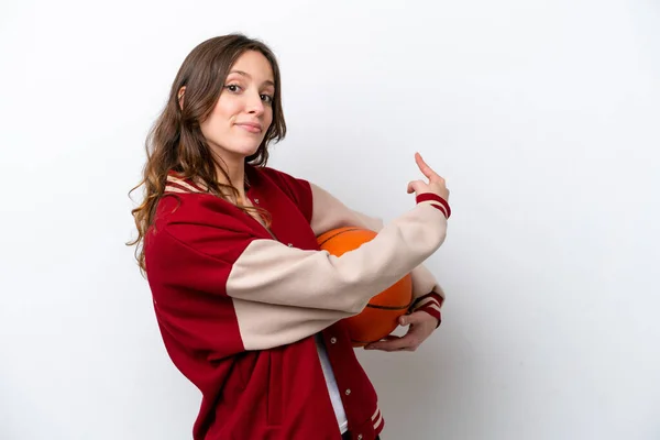 Giovane Donna Caucasica Giocare Basket Isolato Sfondo Bianco Puntando Indietro — Foto Stock