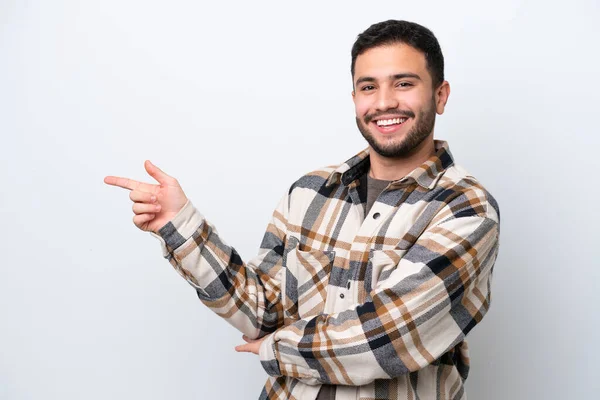 Jonge Braziliaanse Man Geïsoleerd Witte Achtergrond Wijzend Vinger Naar Zijkant — Stockfoto