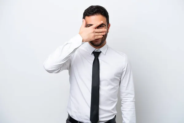 Hombre Brasileño Negocios Aislado Sobre Fondo Blanco Cubriendo Los Ojos —  Fotos de Stock