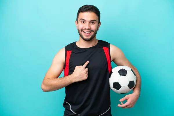 Young Football Player Brazilian Man Isolated Blue Background Surprise Facial — Stock Photo, Image