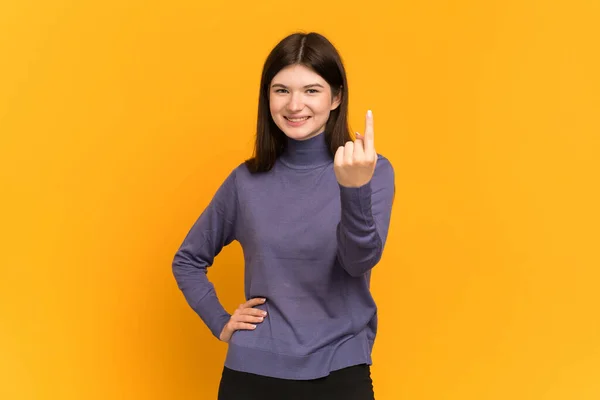 Joven Chica Ucraniana Aislada Sobre Fondo Amarillo Haciendo Gesto Que — Foto de Stock
