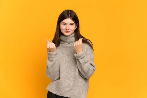Jong Oekraïens Meisje Geïsoleerd Gele Achtergrond Het Maken Van Geld — Stockfoto