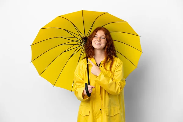 Adolescente Ruiva Menina Capa Impermeável Guarda Chuva Isolado Fundo Branco — Fotografia de Stock