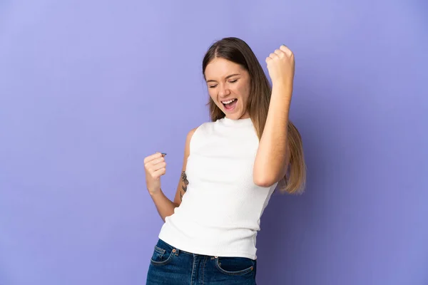 Jeune Femme Lituanienne Isolée Sur Fond Violet Célébrant Une Victoire — Photo