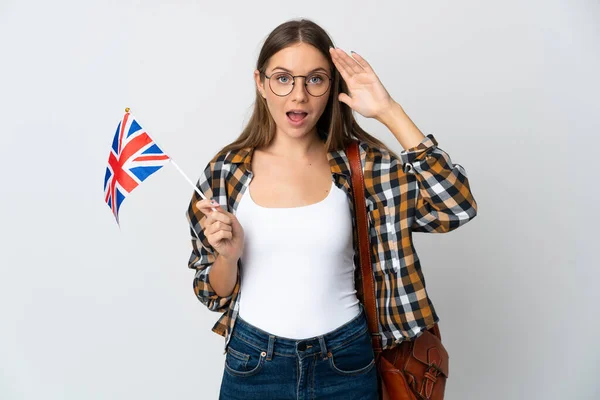 Mladá Litevka Drží Vlajku Spojeného Království Izolované Bílém Pozadí Překvapivým — Stock fotografie
