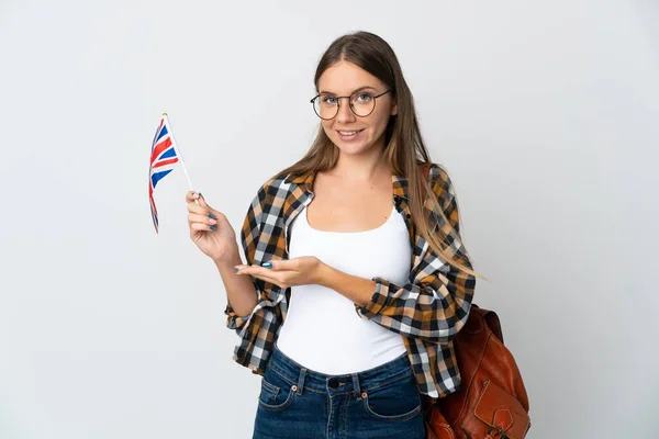 Mladá Litevka Drží Vlajku Spojeného Království Izolované Bílém Pozadí Představující — Stock fotografie