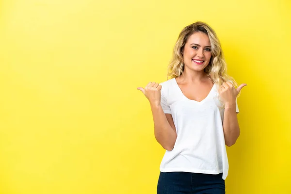 Young Brazilian Woman Isolated Yellow Background Thumbs Gesture Smiling — Fotografia de Stock