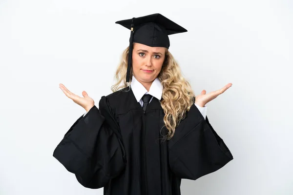 Молодая Выпускница Университета Изолирована Белом Фоне Испытывая Сомнения Поднимая Руки — стоковое фото