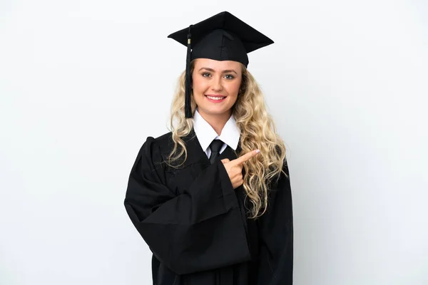 Νεαρή Απόφοιτος Πανεπιστημίου Γυναίκα Απομονωμένη Λευκό Φόντο Που Δείχνει Προς — Φωτογραφία Αρχείου
