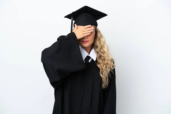 Üniversiteden Mezun Genç Bir Kadın Beyaz Arka Planda Gözleri Elleriyle — Stok fotoğraf