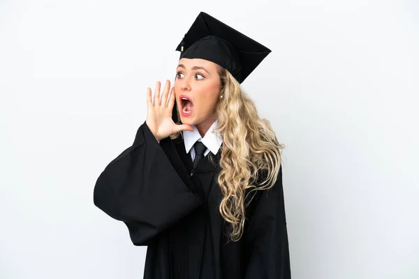 Jovem Universitária Graduada Mulher Isolada Fundo Branco Gritando Com Boca — Fotografia de Stock