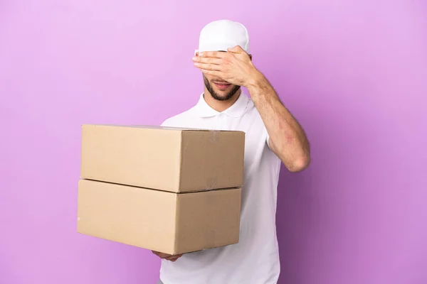 Delivery Caucasian Man Isolated Purple Background Covering Eyes Hands Want — Photo