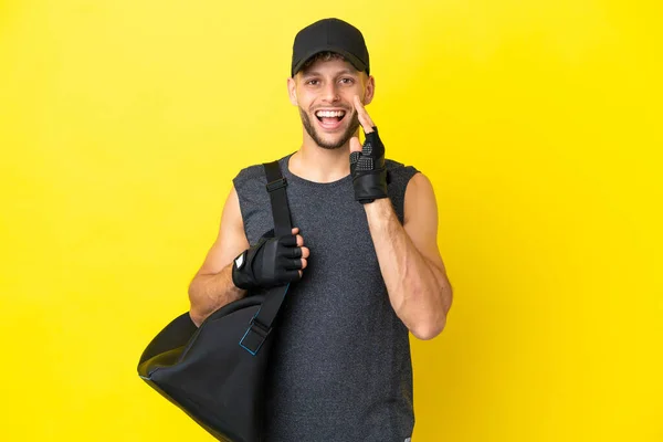 Joven Hombre Rubio Deporte Con Bolsa Deporte Aislado Sobre Fondo —  Fotos de Stock