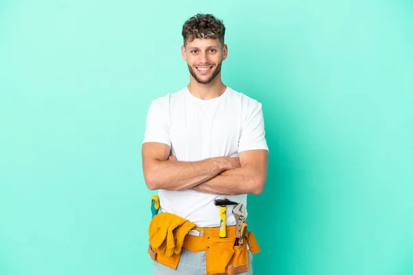 Young Electrician Blonde Man Isolated Green Background Keeping Arms Crossed — Φωτογραφία Αρχείου