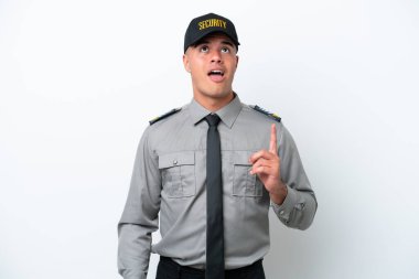 Beyaz arka planda izole edilmiş beyaz tenli genç bir güvenlik görevlisi bir fikrin parmağı yukarı kaldırdığını düşünüyor.