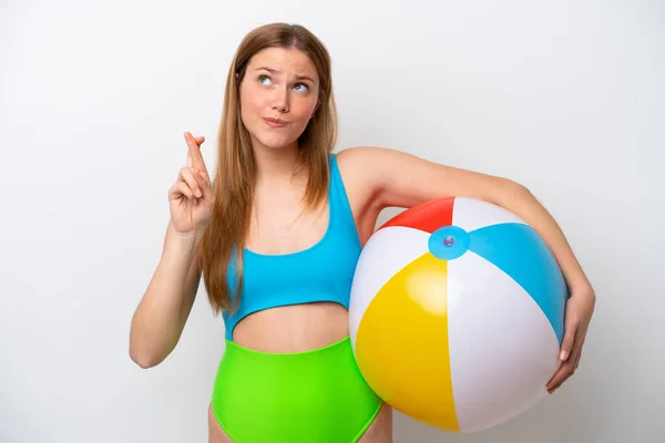 Junge Frau Hält Strandball Urlaub Isoliert Auf Weißem Hintergrund Mit — Stockfoto
