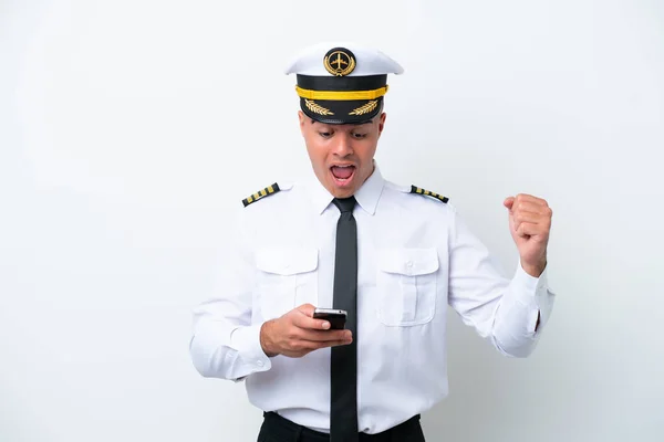 Airplane Pilot Caucasian Man Isolated White Background Surprised Sending Message — Stockfoto
