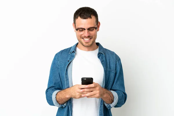 Brazilian Man Isolated White Background Sending Message Mobile — Stockfoto