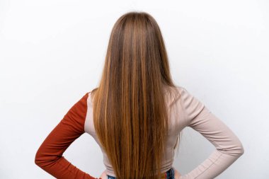 Beyaz arka planda izole edilmiş beyaz bir beyaz kadın.