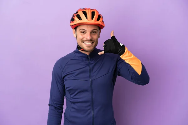 Young Brazilian Cyclist Man Isolated Purple Background Making Phone Gesture — Foto de Stock