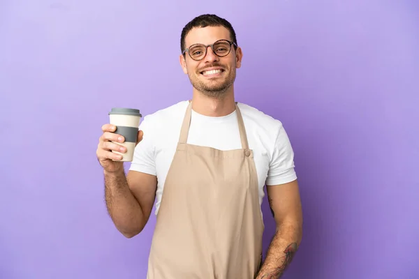 Braziliaanse Restaurant Ober Geïsoleerde Paarse Achtergrond Lachen — Stockfoto